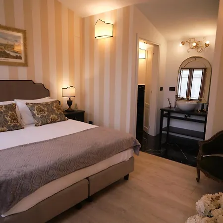 Отель Palazzo Borghini - Gruppo Estella 4*